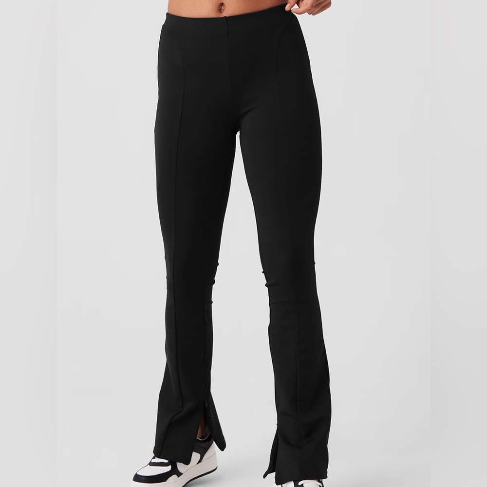 Alo Yoga High-Waist 7/8 Zip It Flare Legging in Black